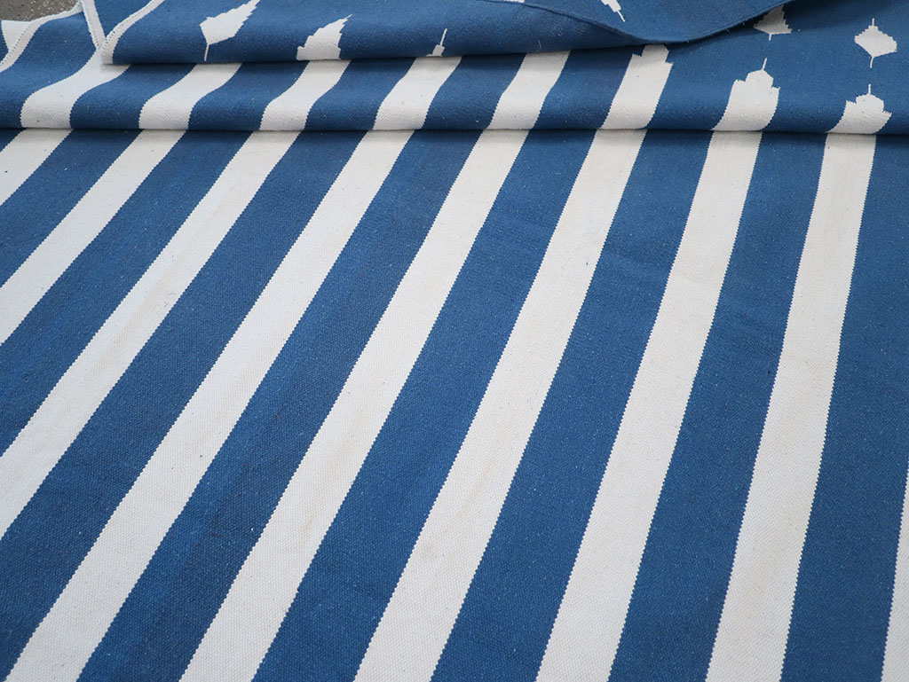 Modern Indian Flatweave Dhurrie Room Size Carpet, No.32632 - Staging