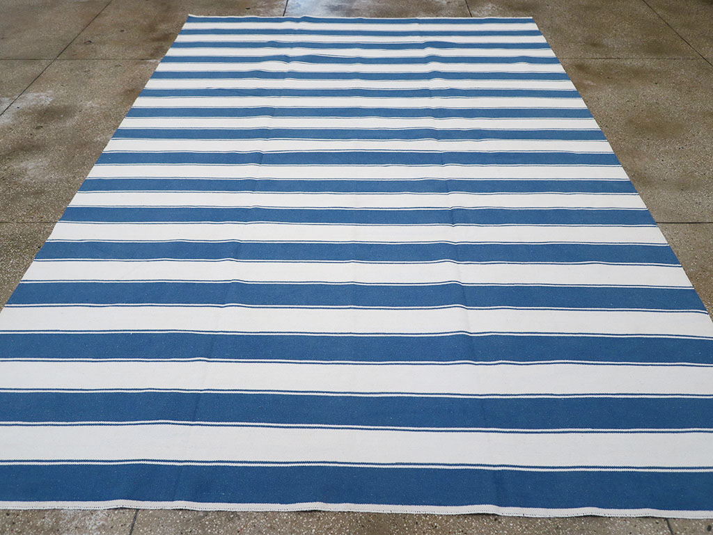 Modern Indian Flatweave Dhurrie Room Size Carpet, No.32633 - Staging