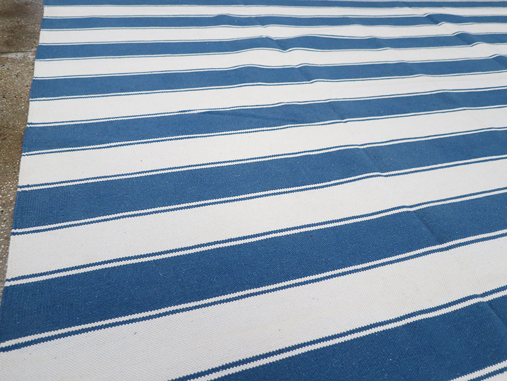 Modern Indian Flatweave Dhurrie Room Size Carpet, No.32633 - Staging