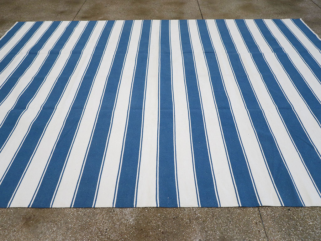 Modern Indian Flatweave Dhurrie Room Size Carpet, No.32633 - Staging