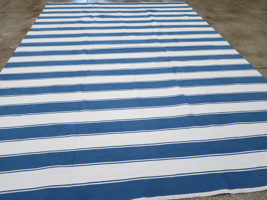 Modern Indian Flatweave Dhurrie Room Size Carpet, No.32633 - Staging