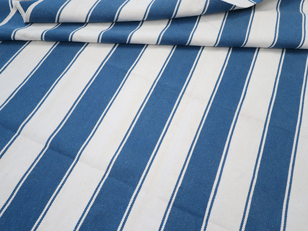 Modern Indian Flatweave Dhurrie Room Size Carpet, No.32633 - Staging