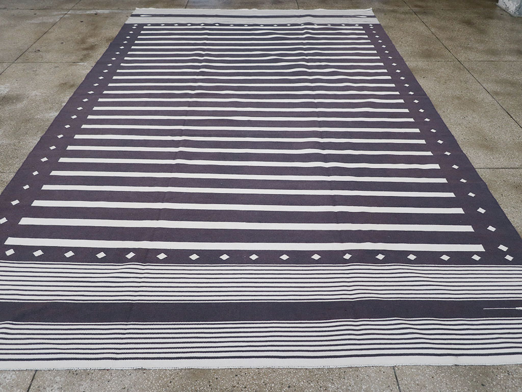 Modern Indian Flatweave Dhurrie Large Room Size Carpet, No.32634 - Staging