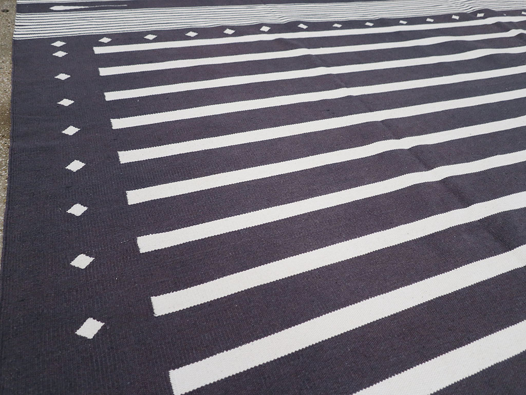 Modern Indian Flatweave Dhurrie Large Room Size Carpet, No.32634 - Staging