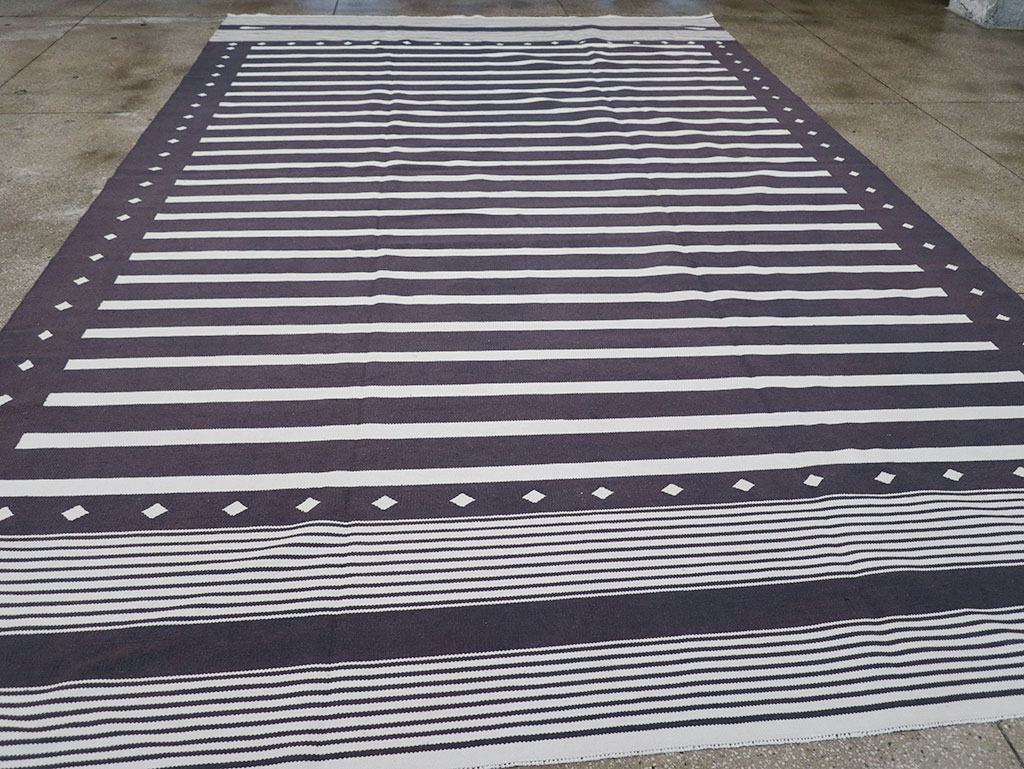 Modern Indian Flatweave Dhurrie Large Room Size Carpet, No.32634 - Staging