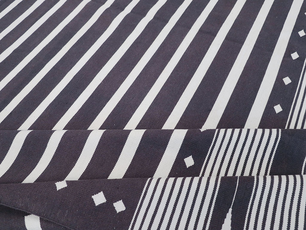 Modern Indian Flatweave Dhurrie Large Room Size Carpet, No.32634 - Staging