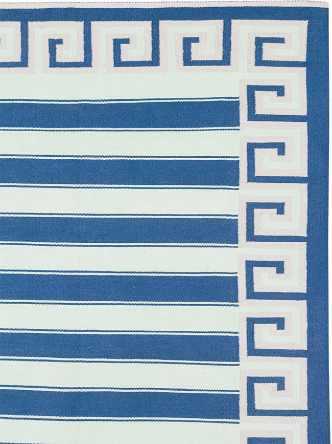 Modern Indian Flatweave Dhurrie Room Size Carpet, No.32635 - Staging