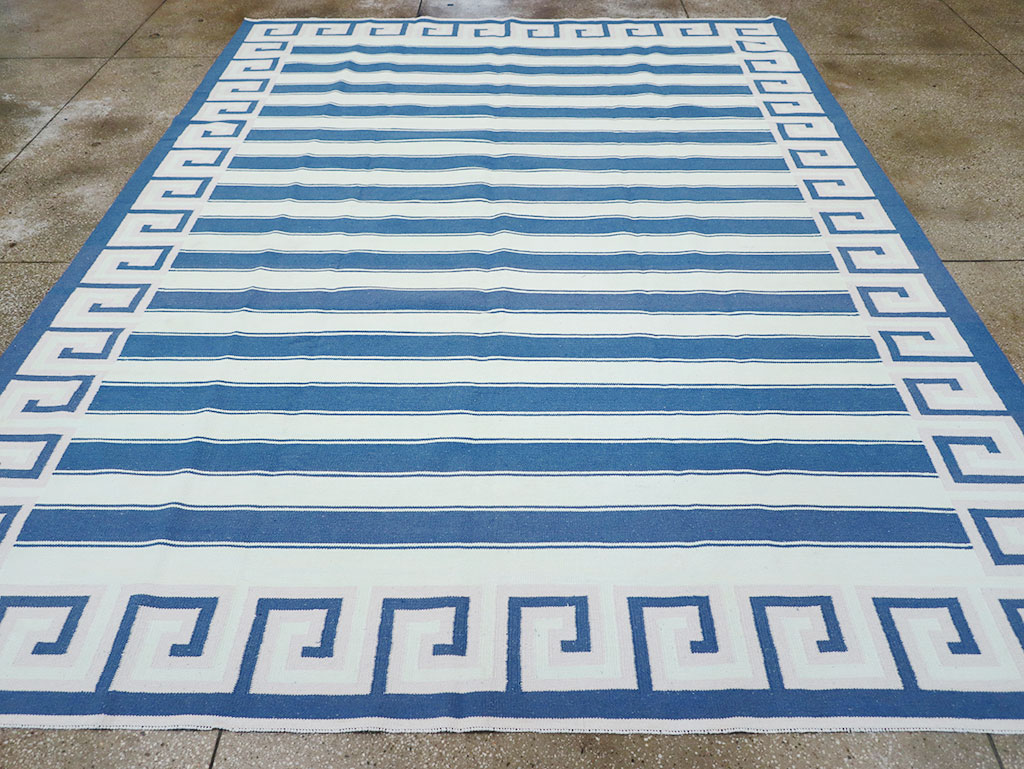 Modern Indian Flatweave Dhurrie Room Size Carpet, No.32635 - Staging