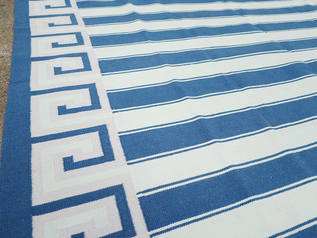 Modern Indian Flatweave Dhurrie Room Size Carpet, No.32635 - Staging