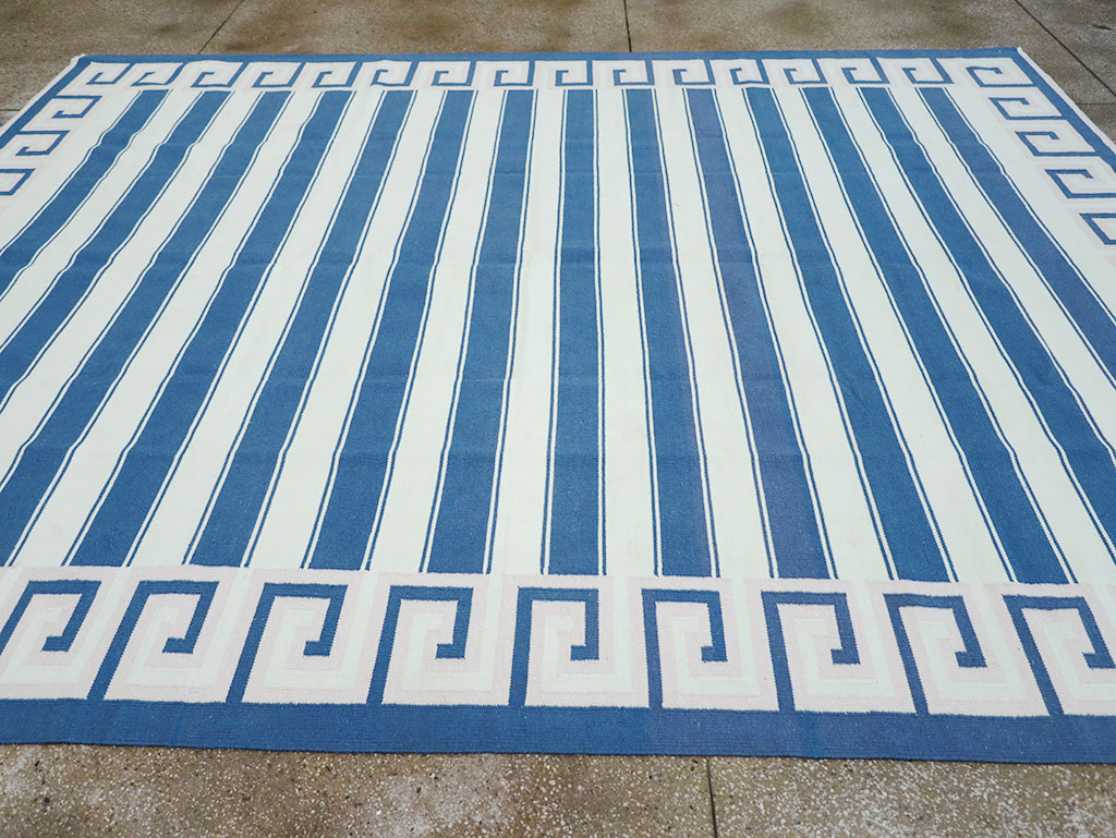 Modern Indian Flatweave Dhurrie Room Size Carpet, No.32635 - Staging