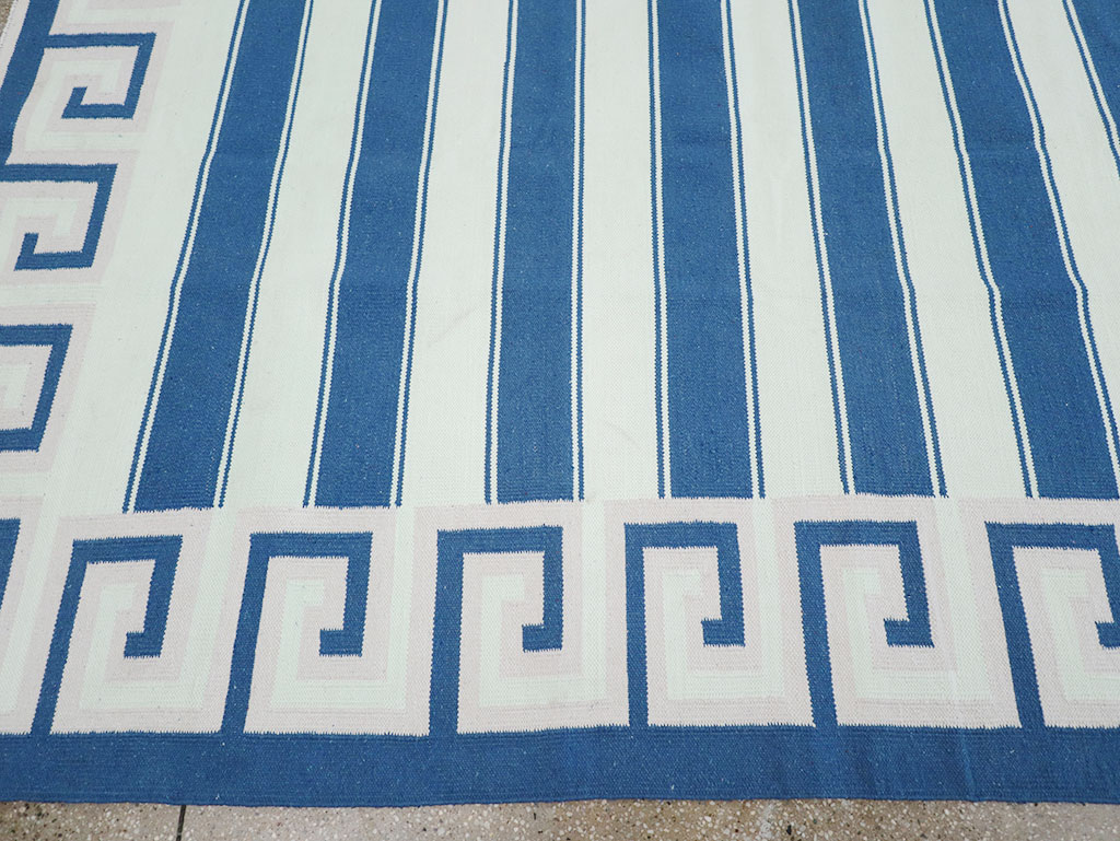 Modern Indian Flatweave Dhurrie Room Size Carpet, No.32635 - Staging