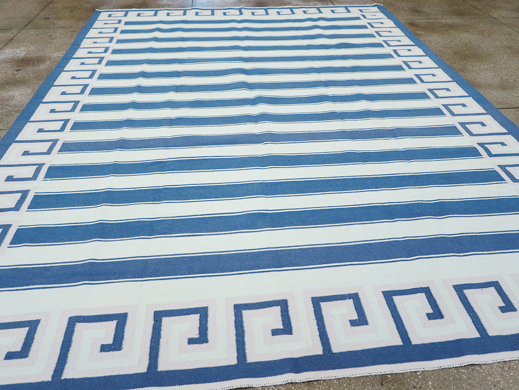 Modern Indian Flatweave Dhurrie Room Size Carpet, No.32635 - Staging