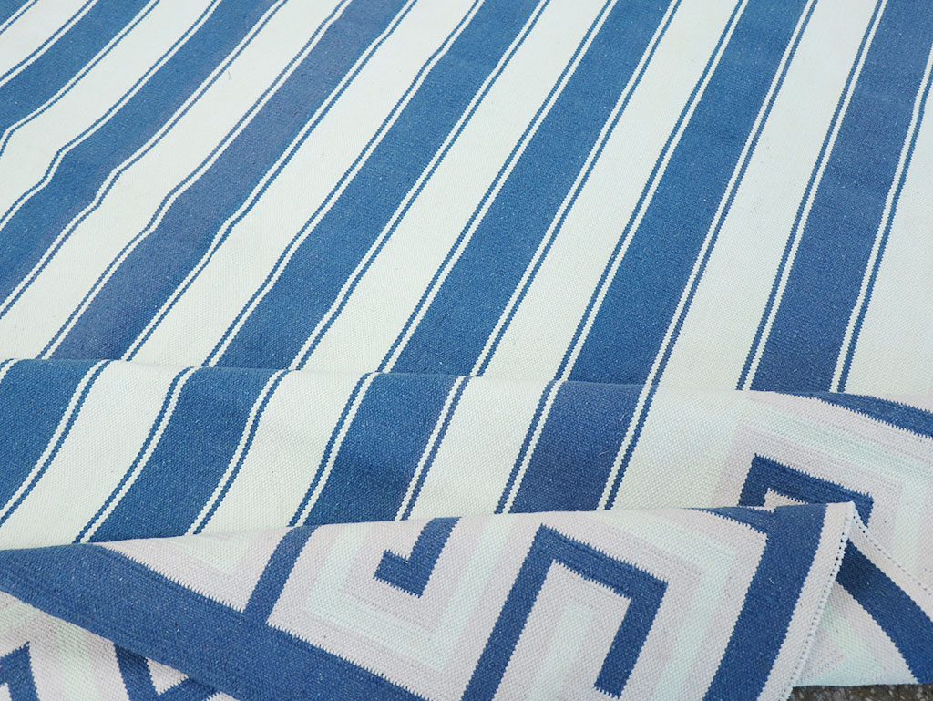 Modern Indian Flatweave Dhurrie Room Size Carpet, No.32635 - Staging