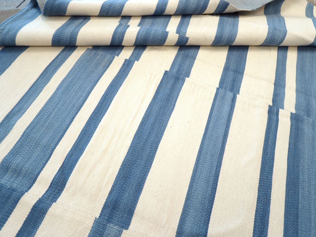 Modern Turkish Flatweave Room Size Carpet, No.32652 - Staging