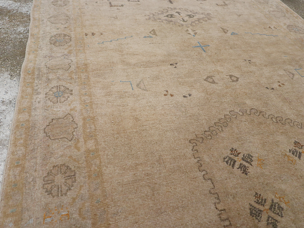 Vintage Persian Veece Accent Carpet, No.32904 - Staging