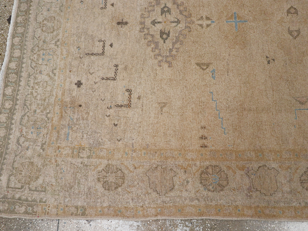 Vintage Persian Veece Accent Carpet, No.32904 - Staging