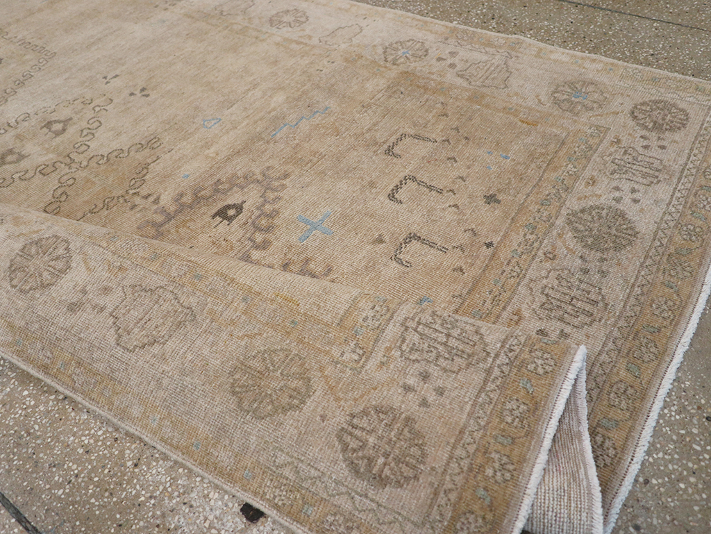 Vintage Persian Veece Accent Carpet, No.32904 - Staging