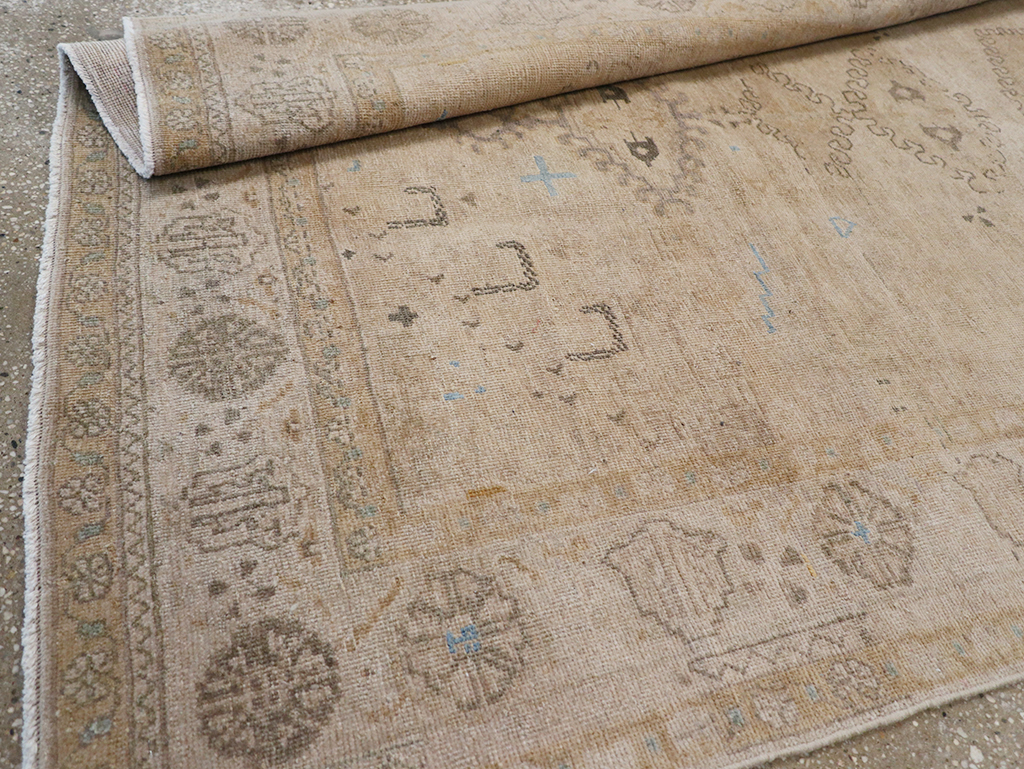 Vintage Persian Veece Accent Carpet, No.32904 - Staging