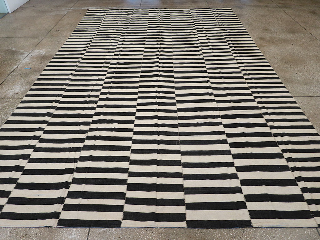 Modern Persian Flatweave Kilim Large Room Size Carpet, No.32917 - Staging