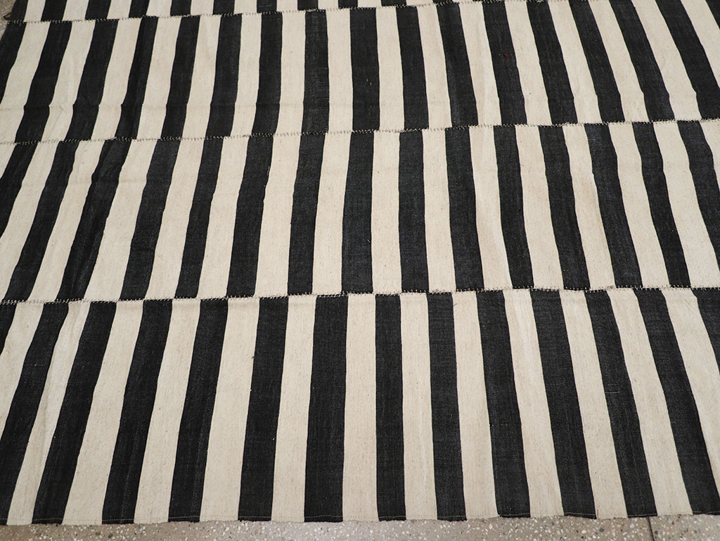 Modern Persian Flatweave Kilim Large Room Size Carpet, No.32917 - Staging