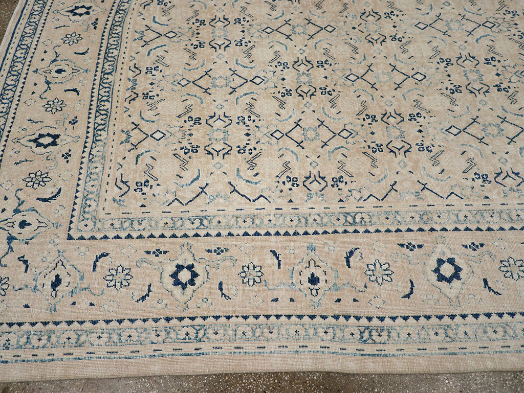 Vintage Persian Mahal Room Size Carpet, No.32946 - Staging