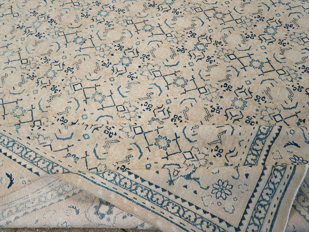 Vintage Persian Mahal Room Size Carpet, No.32946 - Staging