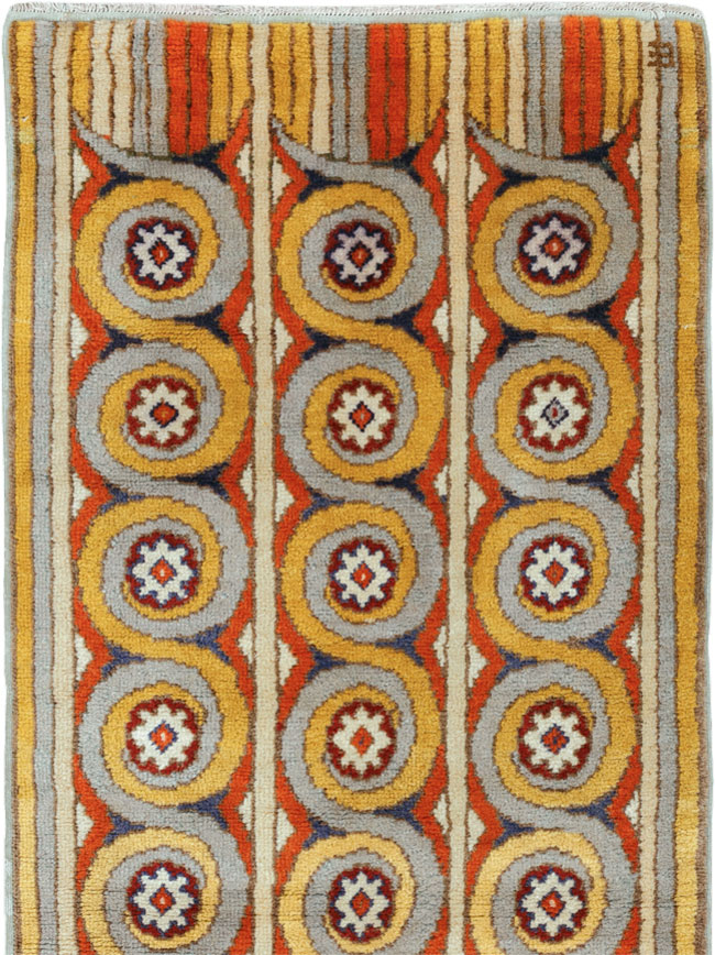 Vintage European Art Deco Rug, No.32949 - Staging
