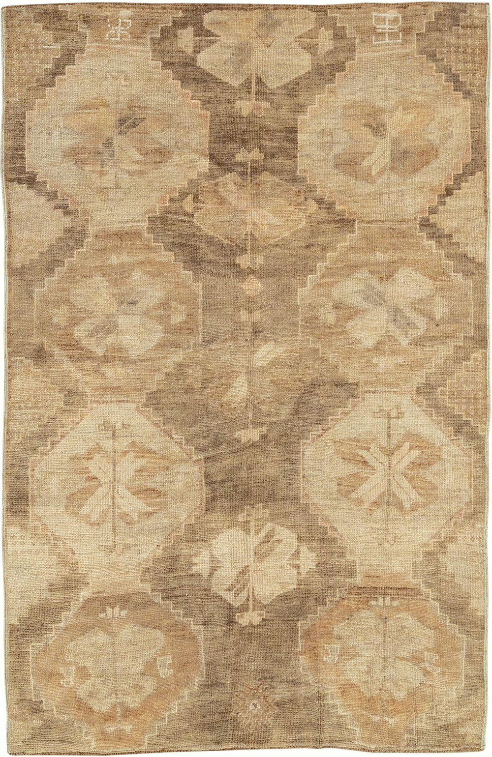 Vintage Turkish Anatolian Accent Rug, No.32973 - Staging