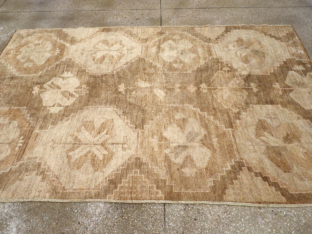Vintage Turkish Anatolian Accent Rug, No.32973 - Staging