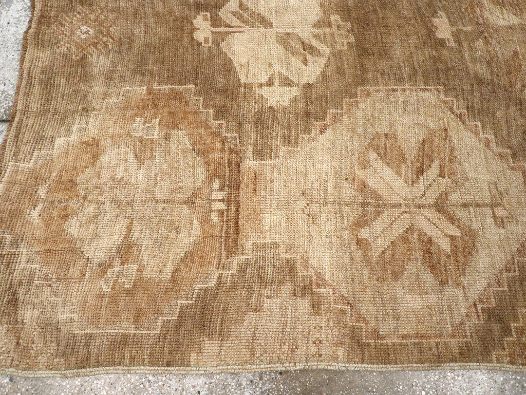 Vintage Turkish Anatolian Accent Rug, No.32973 - Staging