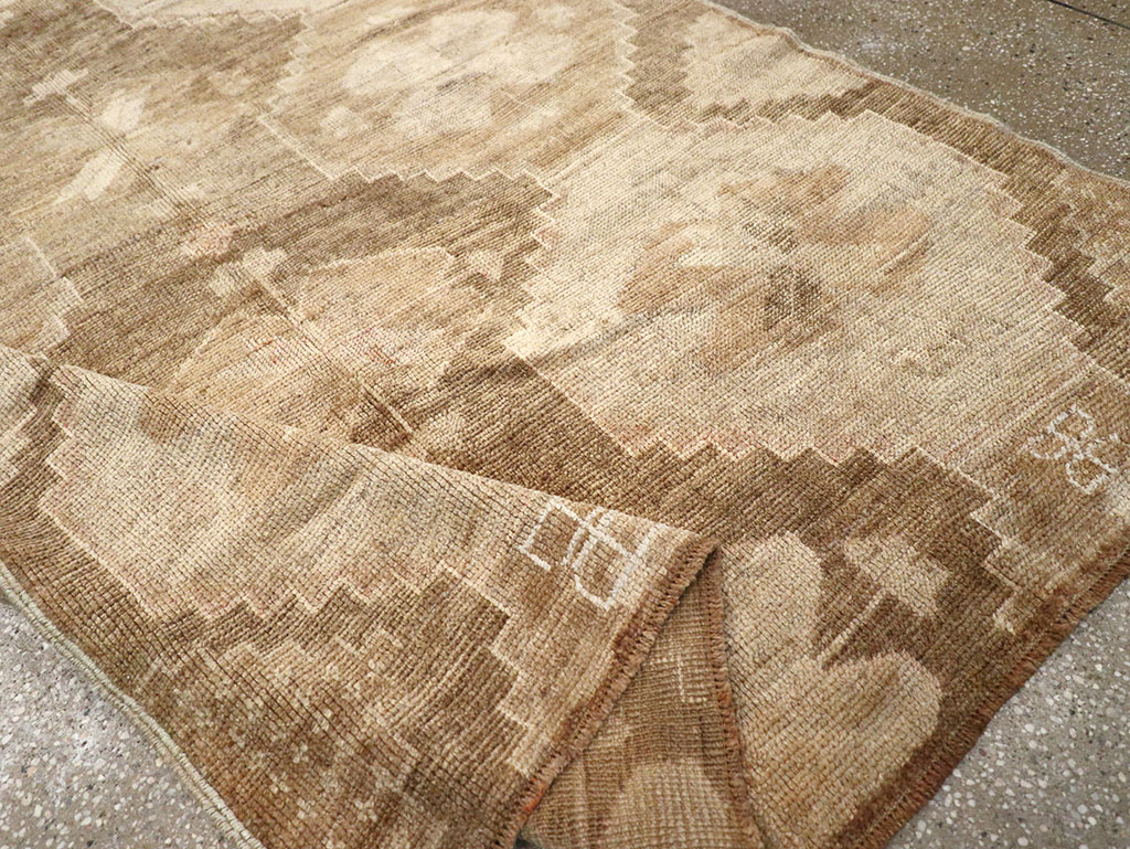 Vintage Turkish Anatolian Accent Rug, No.32973 - Staging