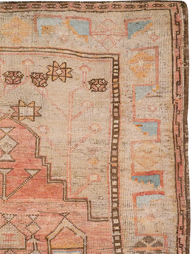 Vintage Turkish Anatolian Accent Rug, No.32976 - Staging