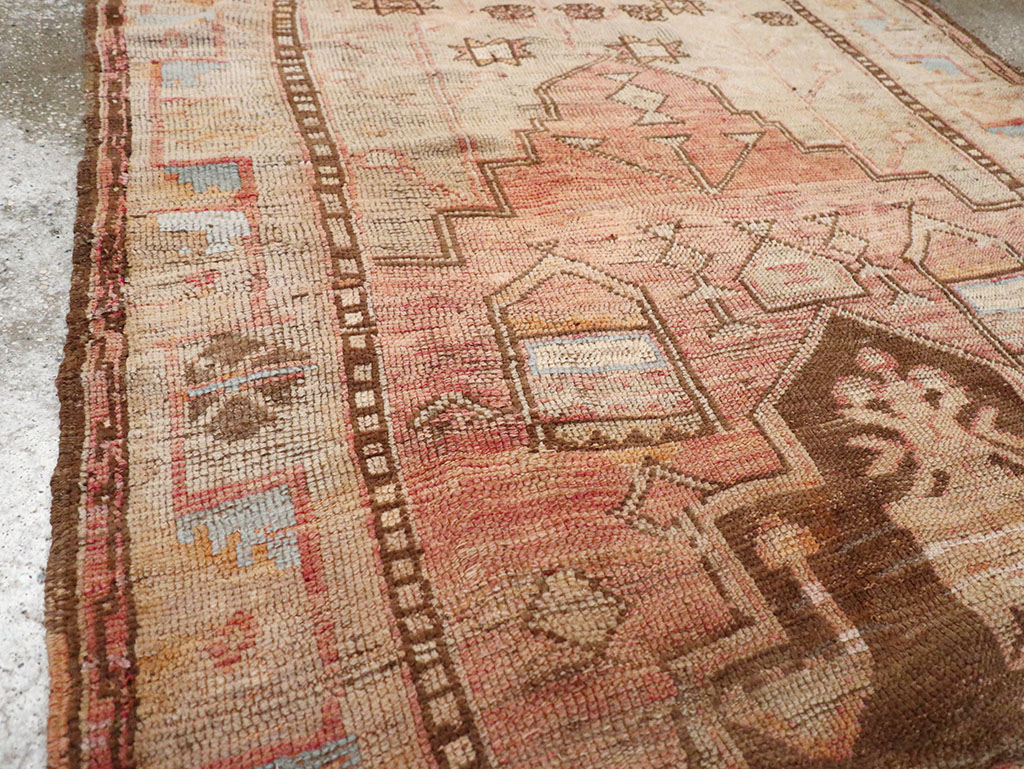 Vintage Turkish Anatolian Accent Rug, No.32976 - Staging