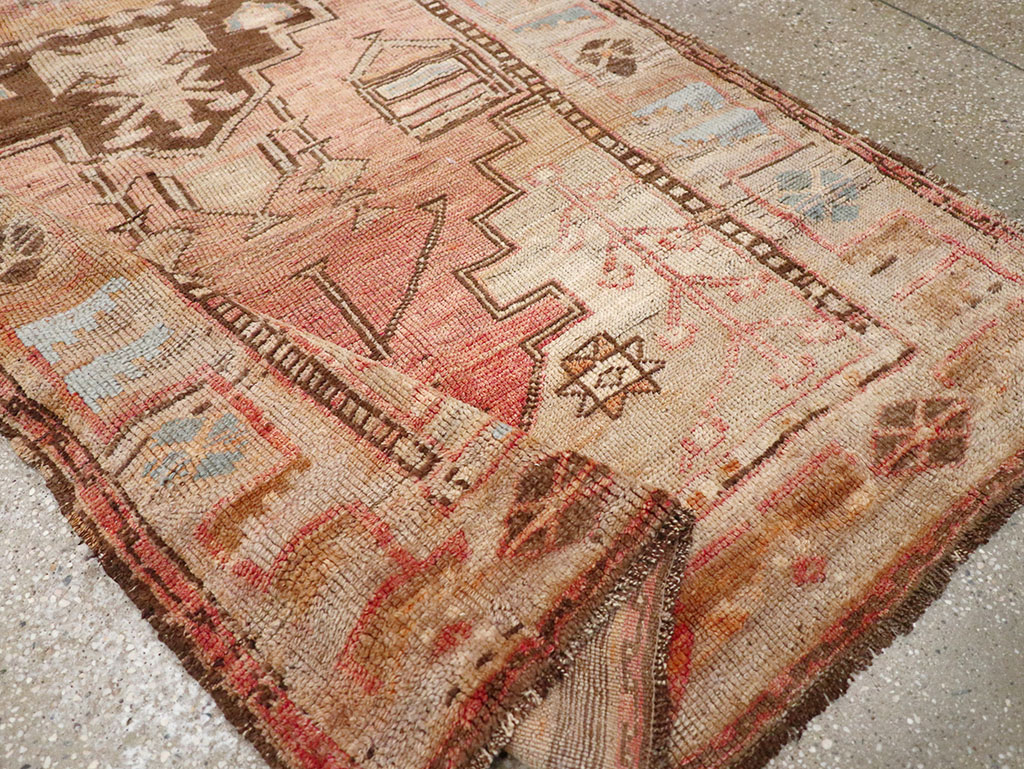 Vintage Turkish Anatolian Accent Rug, No.32976 - Staging