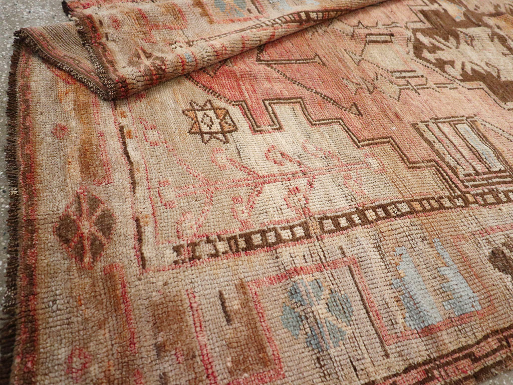 Vintage Turkish Anatolian Accent Rug, No.32976 - Staging