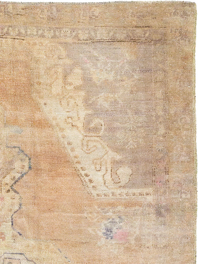 Vintage Turkish Anatolian Accent Rug, No.32977 - Staging