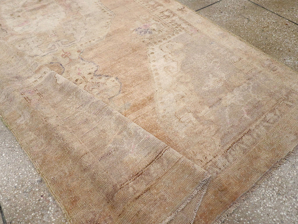 Vintage Turkish Anatolian Accent Rug, No.32977 - Staging