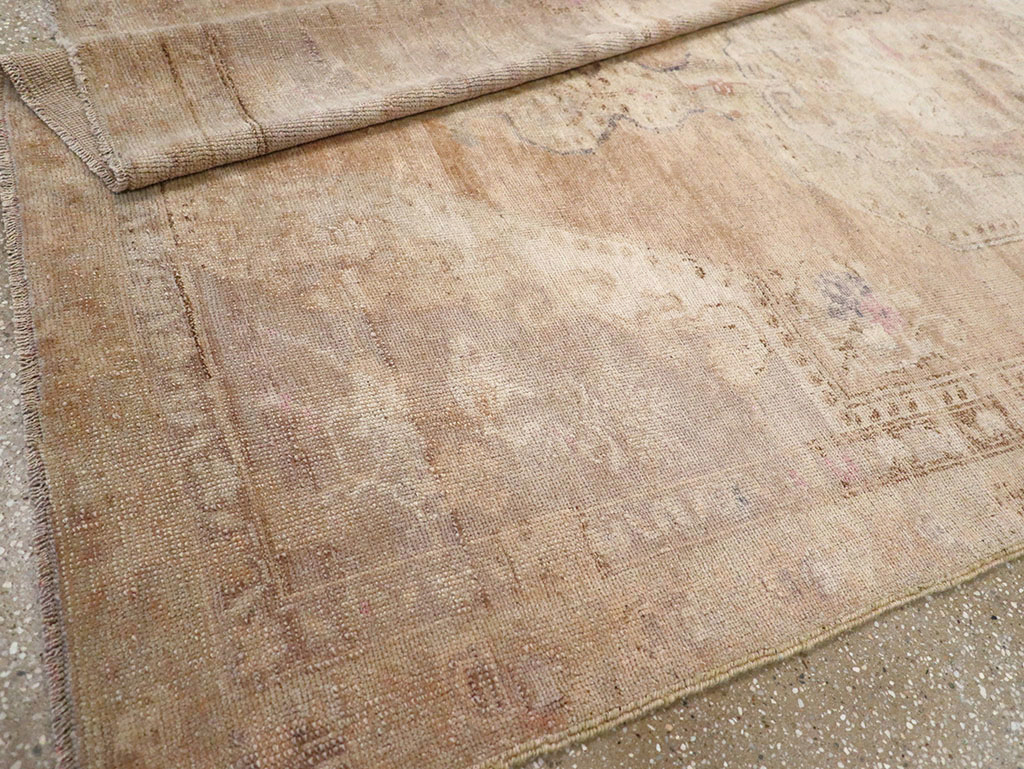 Vintage Turkish Anatolian Accent Rug, No.32977 - Staging