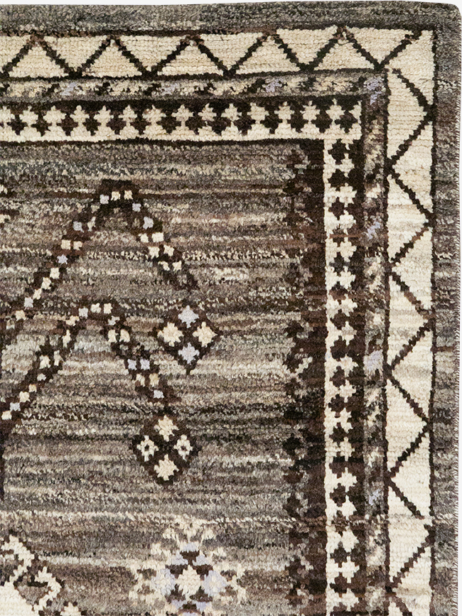 Modern Persian Gabbeh Accent Rug, No.32995 - Staging