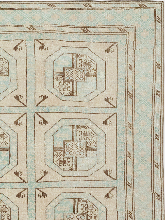 Vintage Turkish Anatolian Accent Rug, No.33049 - Staging