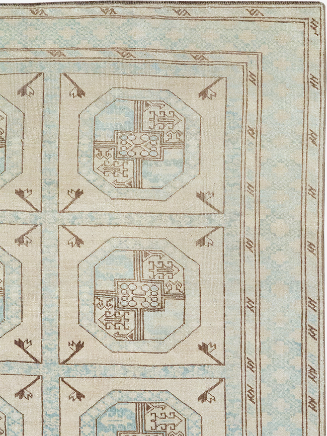 Vintage Turkish Anatolian Accent Rug, No.33049 - Staging