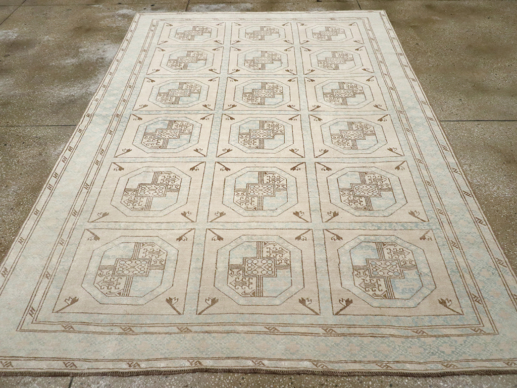 Vintage Turkish Anatolian Accent Rug, No.33049 - Staging