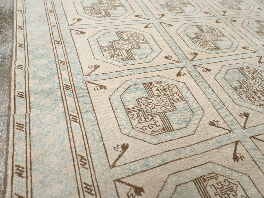 Vintage Turkish Anatolian Accent Rug, No.33049 - Staging