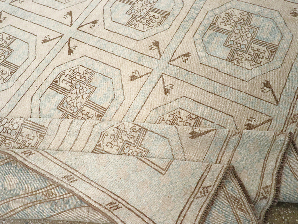 Vintage Turkish Anatolian Accent Rug, No.33049 - Staging