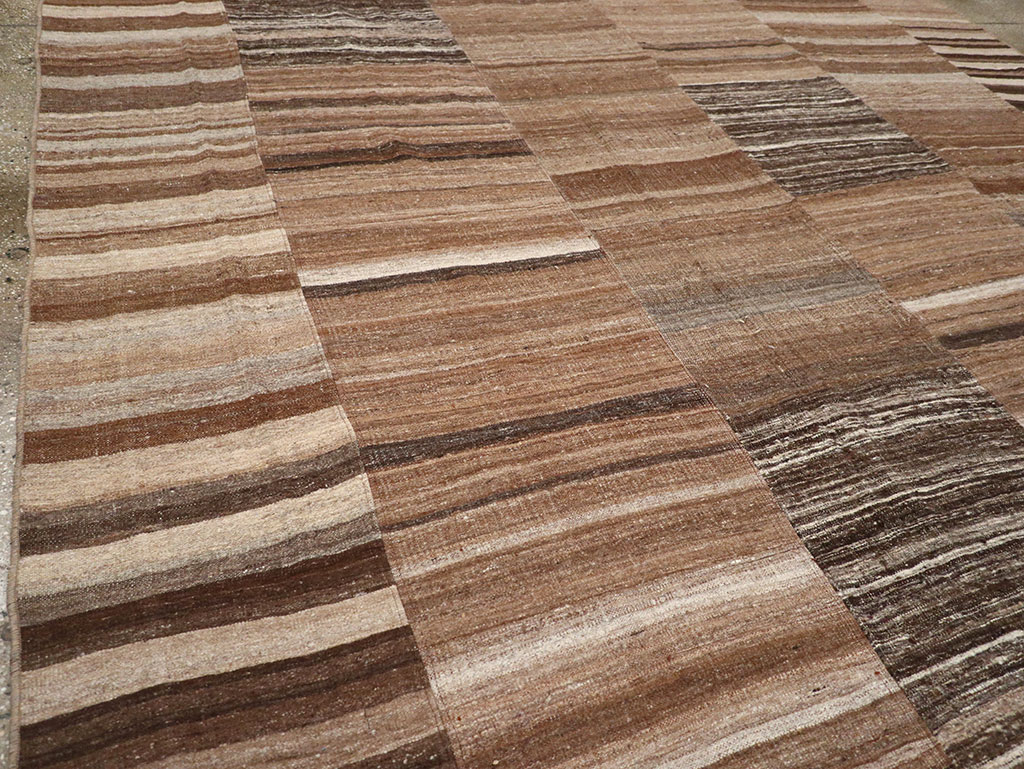 Vintage Turkish Flatweave Kilim Room Size Carpet, No.33067 - Staging