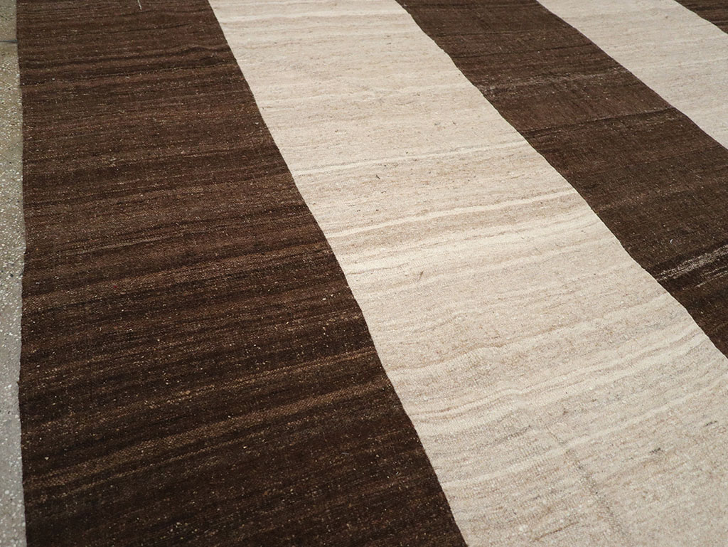 Vintage Turkish Flatweave Kilim Room Size Carpet, No.33070 - Staging