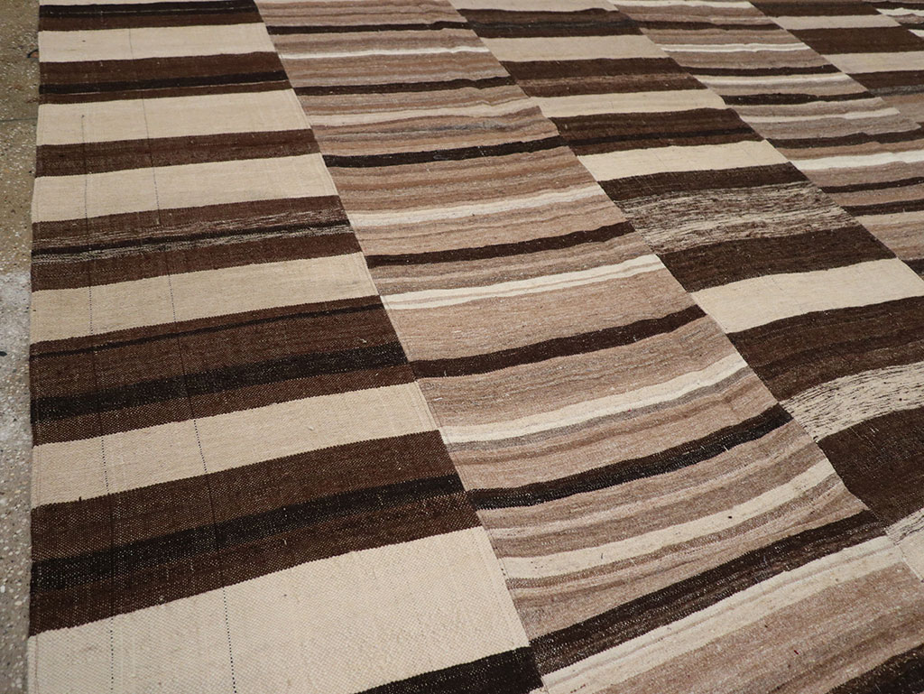 Vintage Turkish Flatweave Kilim Room Size Carpet, No.33073 - Staging