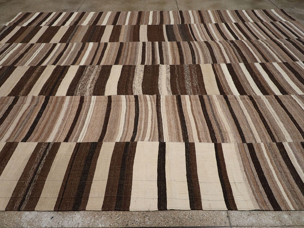 Vintage Turkish Flatweave Kilim Room Size Carpet, No.33073 - Staging