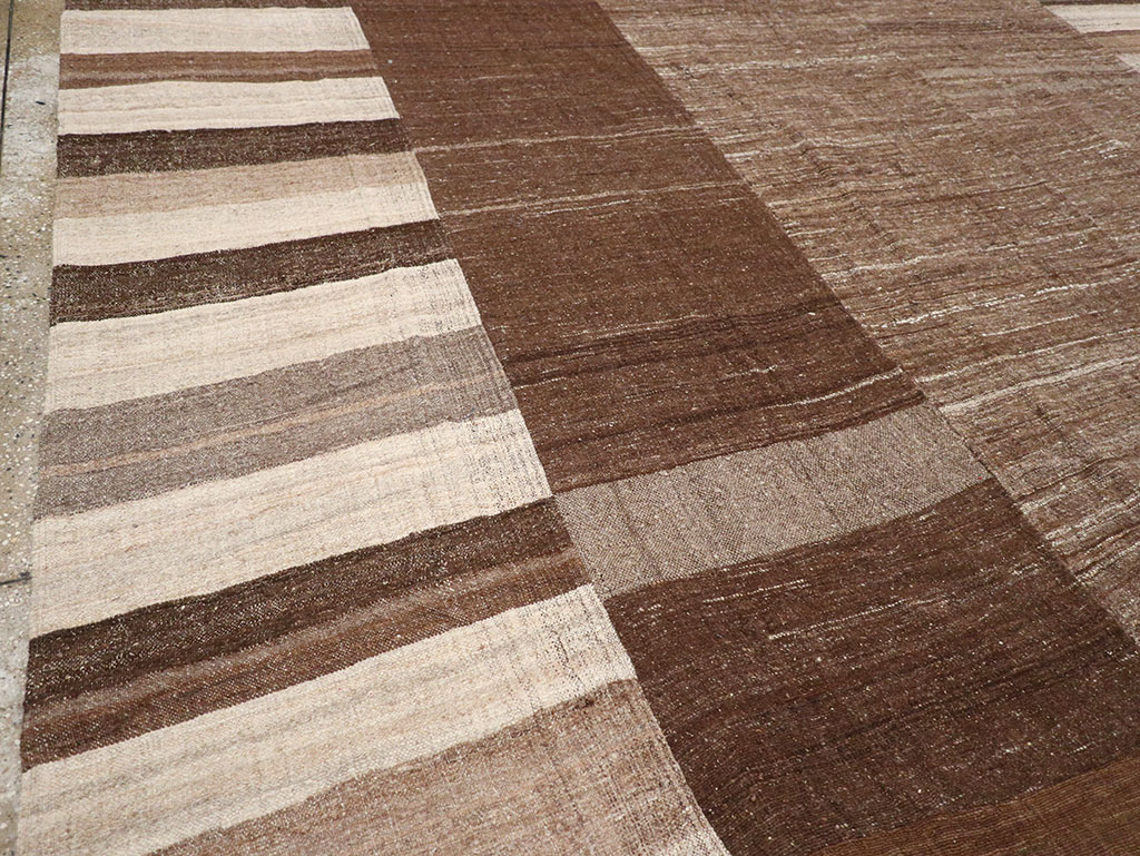 Vintage Turkish Flatweave Kilim Room Size Carpet, No.33076 - Staging