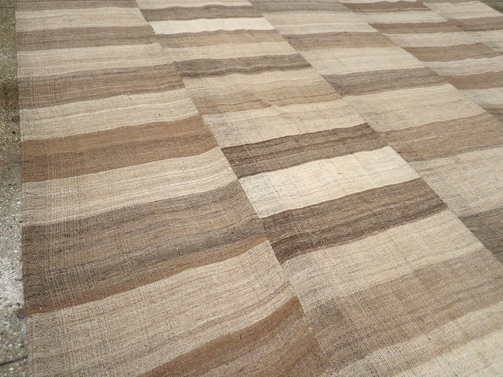 Vintage Turkish Flatweave Kilim Room Size Carpet, No.33090 - Staging